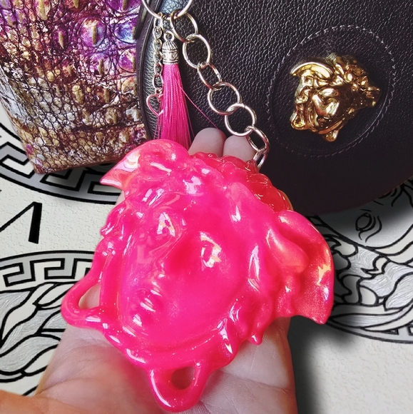 🆕️La Medusa Hot Pink Bag Charm / Keychain with Heart Charm & Pink Tassle - Picture 4 of 16